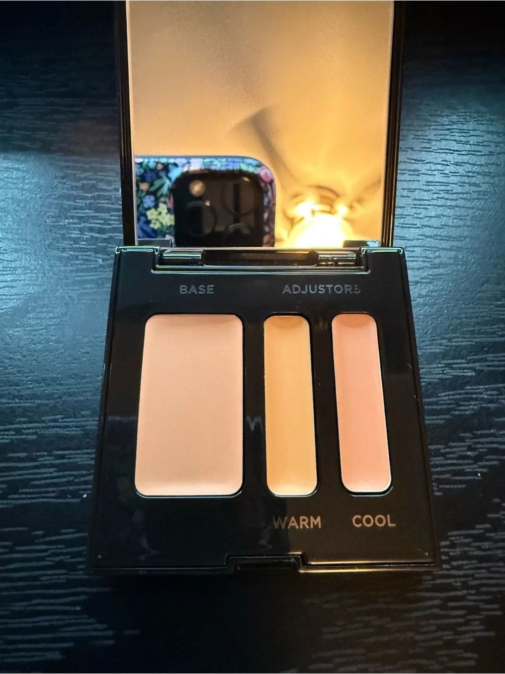 laura mercier glossy compact